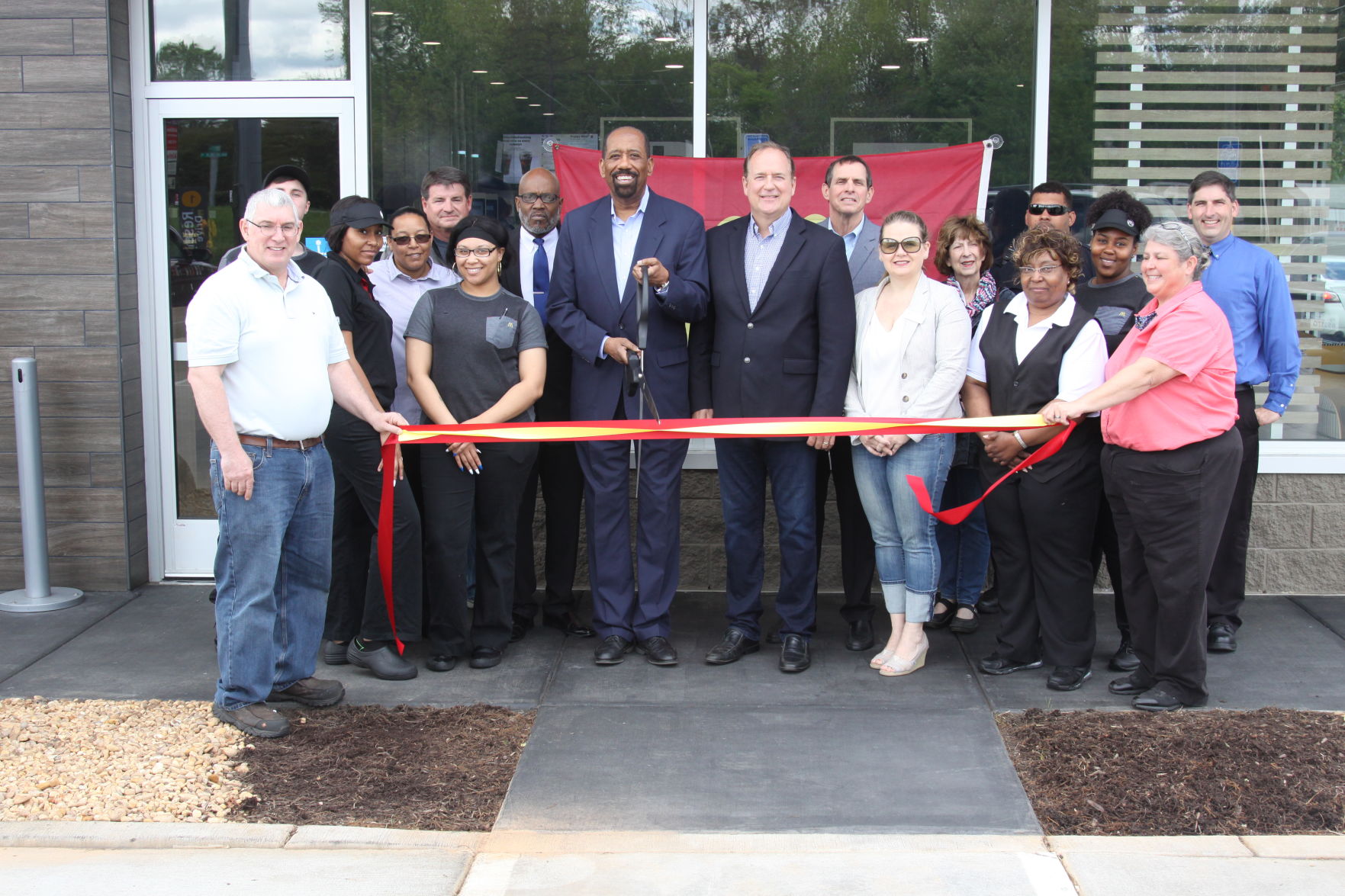 Centerville McDonald’s holds ribbon-cutting